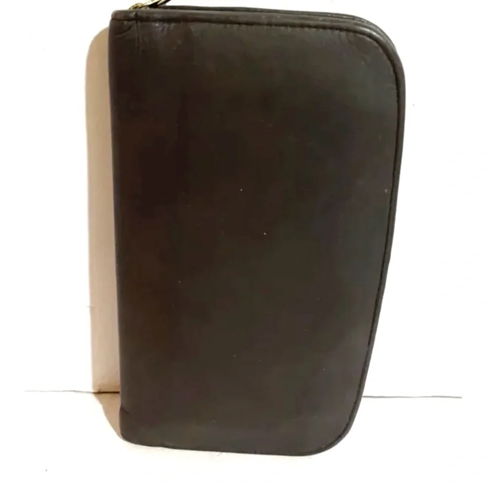 Coach vintage brown leather wallet/ clutch - Picture 2 of 7